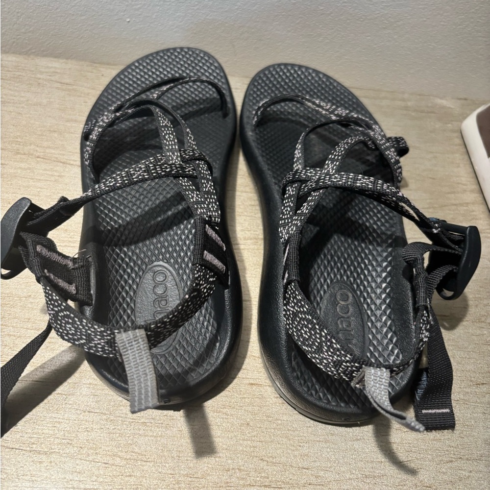Chaco Black Strappy Sport Sandals size 6 Women’s Very good condition! - Picture 2 of 5